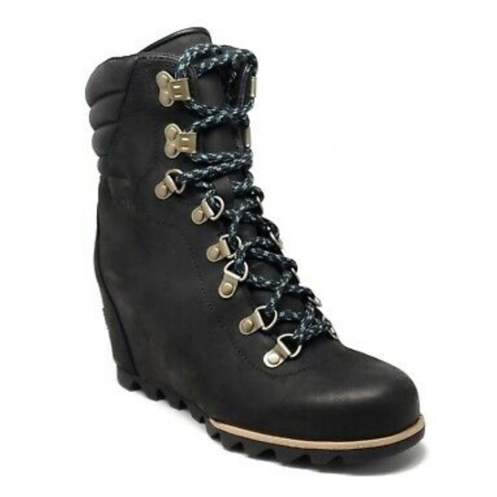New Sorel Conquest Wedge Boots in Black